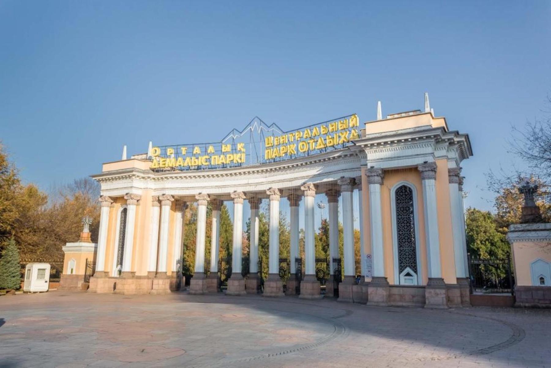 Свежая Студия В Центре Города Alma-Ata Exteriör bild